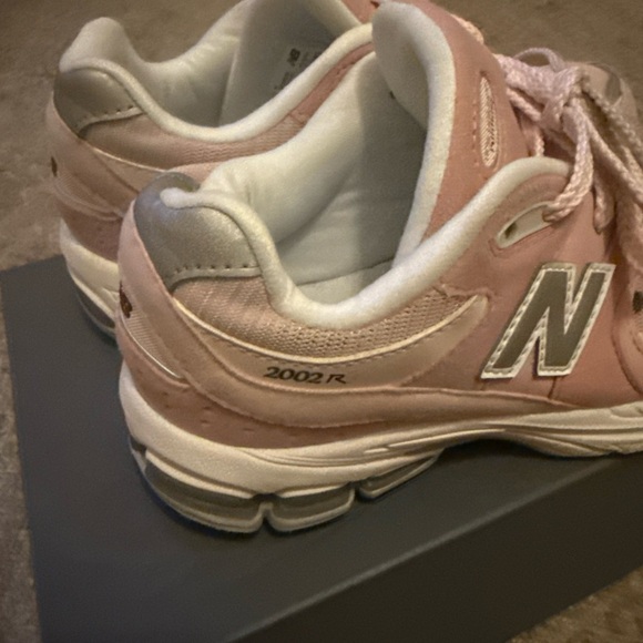 NEW BALANCE 2002 Running Shoes Kids Size US 5 M Pink/Pink - Picture 5 of 9